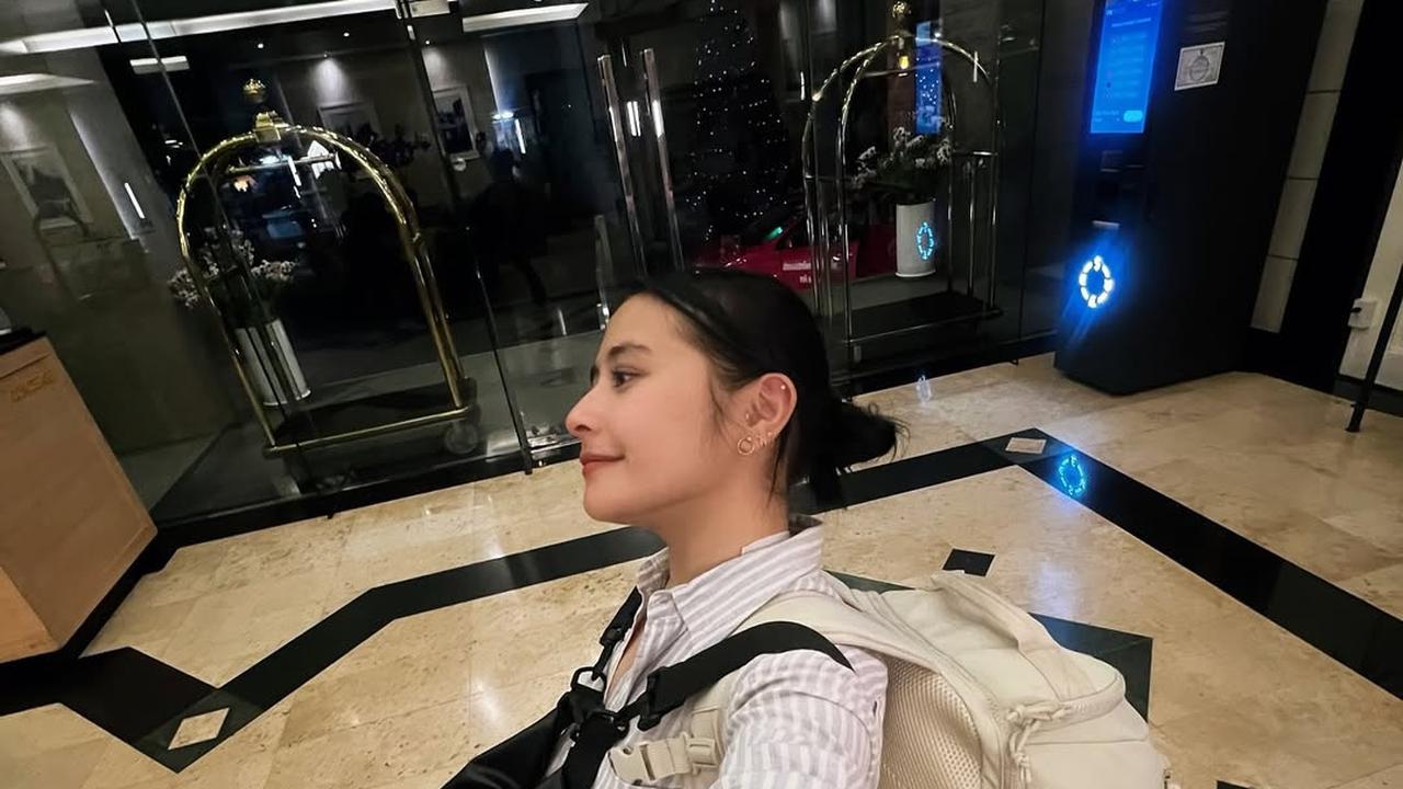 Prilly Latuconsina Lakukan Backpacking 10 Hari Bareng Omara Esteghlal
