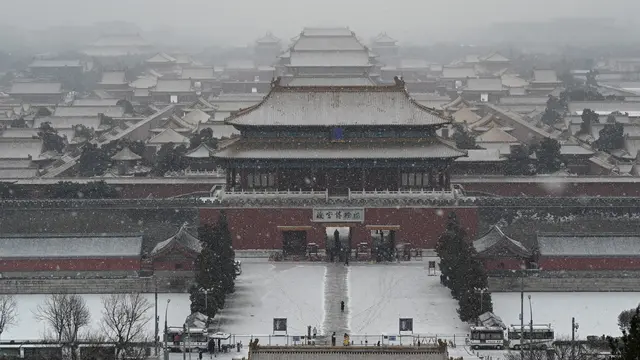 Salju Turun di Ibu Kota China Menjelang Olimpiade Musim Dingin Beijing