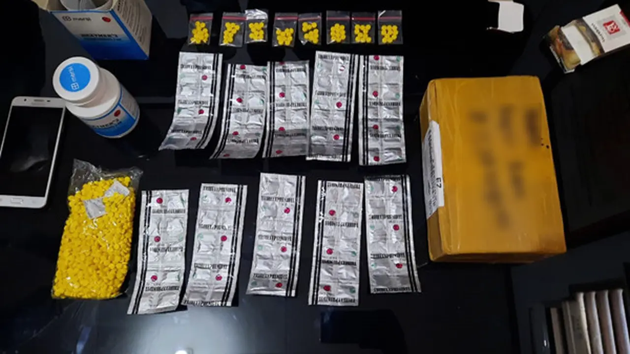 Barang bukti ribuan butir obat keras jenis Trihexyphenidyl yang diamankan Polres Minahasa Selatan, Sulut, beberapa waktu lalu.