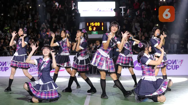Foto: JKT48 Tampil Energik di Grand Final AXIS Nation Cup 2023