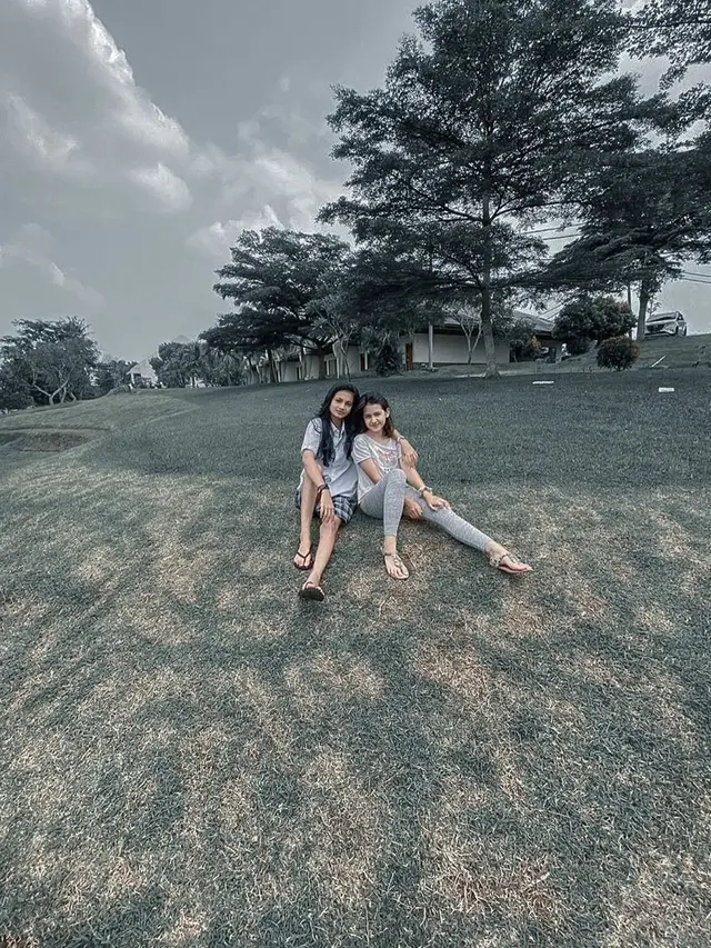 6 Potret Kebersamaan Sandrinna Michelle dan Ratu Sofya, Selalu Kompak