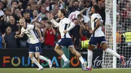 Gol-gol kemenangan Inggris dicetak oleh Declan Rice dan Jack Grealish di babak pertama. (AP Photo/Peter Morrison)