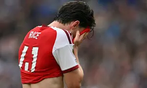 Gelandang Arsenal Inggris #41, Declan Rice, bereaksi selama pertandingan Liga Inggris antara Brighton and Hove Albion dan Arsenal di American Express Community Stadium di Brighton, Inggris selatan, 19 September 2026. (Glyn KIRK/AFP)