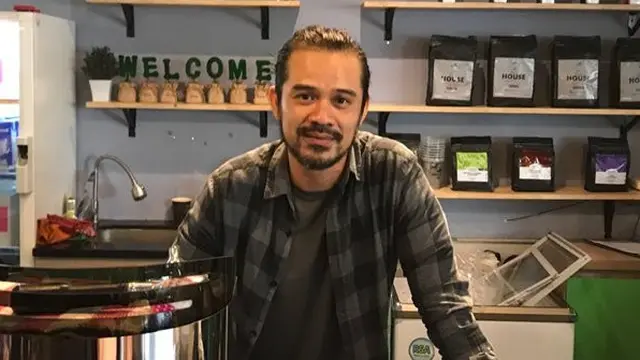 Roby Tremonti menjalani bisnis di sela-sela kesibukan syutingnya.