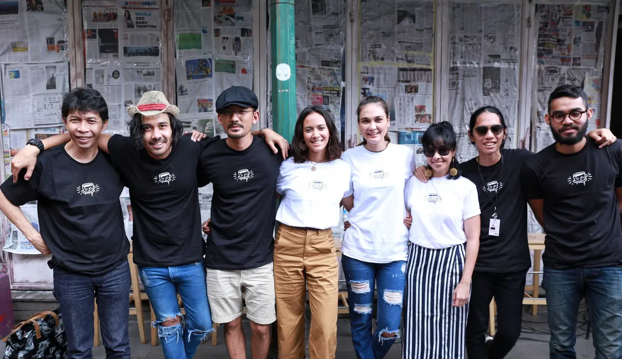 Selain mengambil lokasi syuting di Jakarta, film sekuel Filosofi Kopi akan melakukan syuting di beberapa daerah diantaranya, Bali, Yogyakarta, Makassar dan Toraja. Film ini akan dirilis pada bulan Juli 2017 mendatang. (Adrian Putra/Bintang.com)