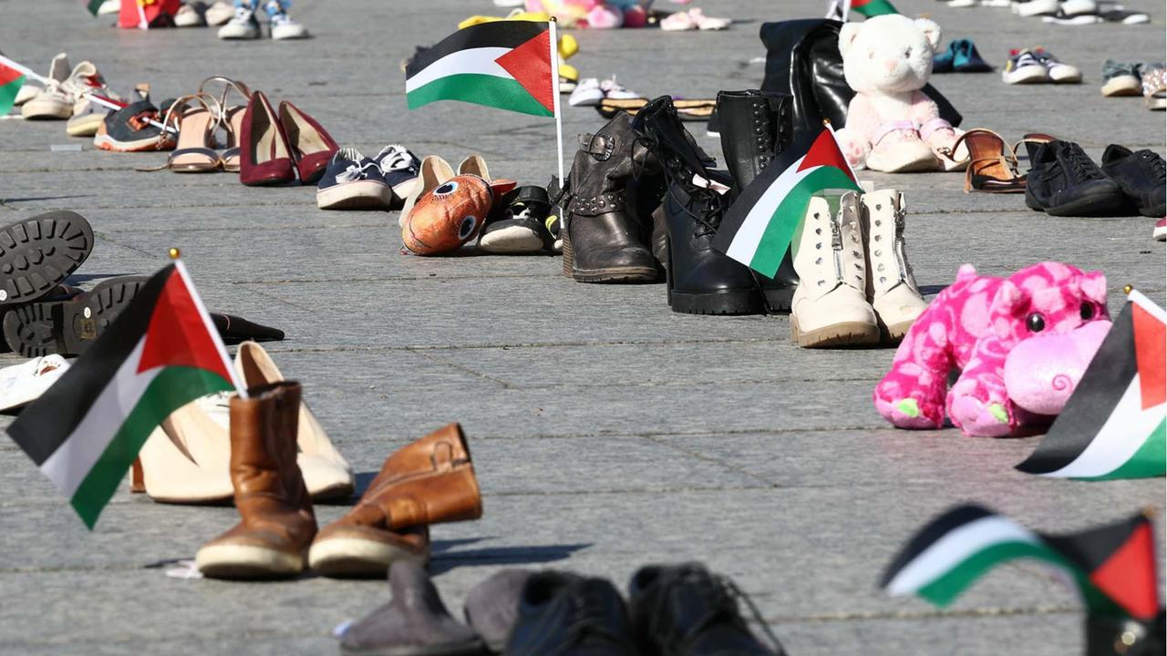 FOTO: Ratusan Sepatu untuk Warga Gaza
