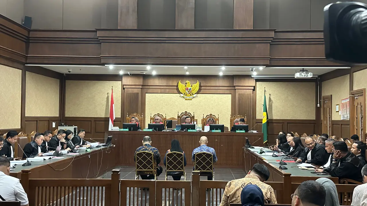 3 Terdakwa Jalani Sidang Perdana Kasus Chromebook