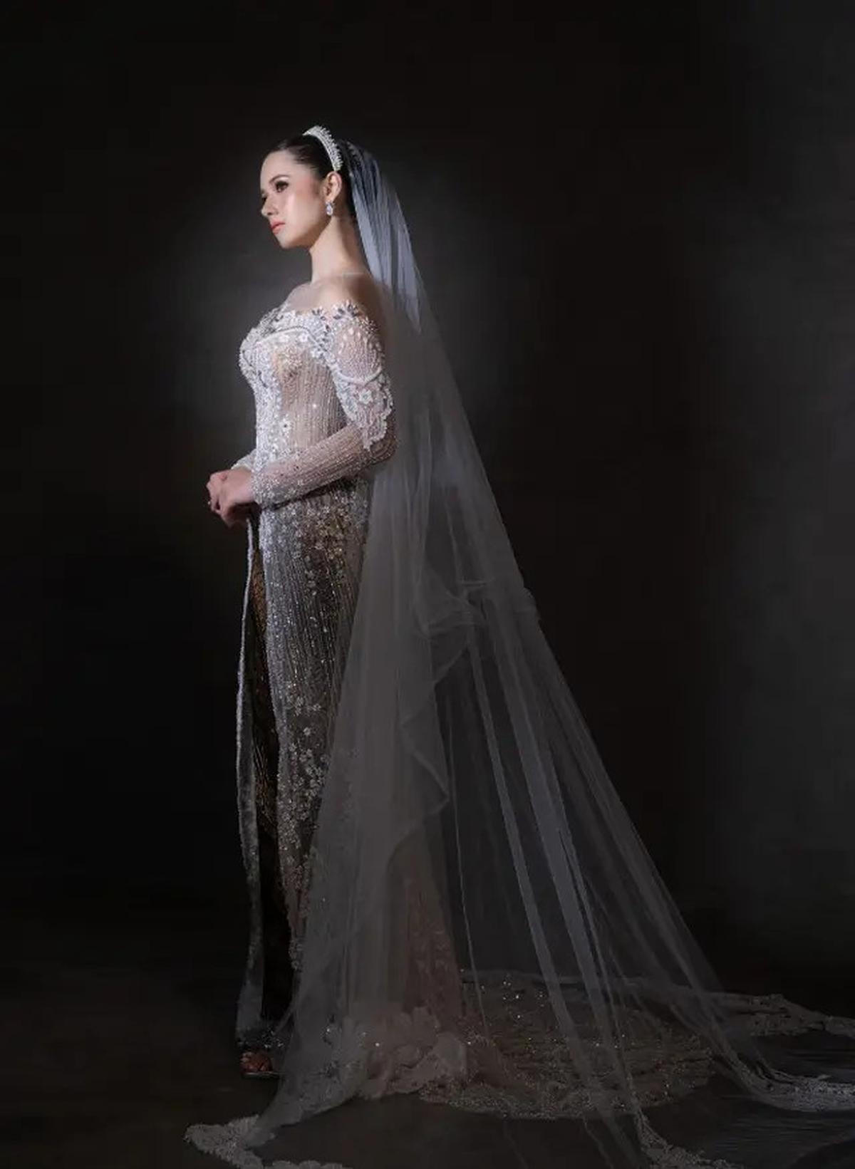 6 Gaya Vika Kolesnaya Istri Billy Syahputra Jadi Model Gaun Pengantin, Penampilannya Bikin Pangling