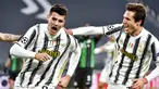 Pemain Juventus Alvaro Morata merayakan golnya ke gawang Ferencvaros bersama Federico Chiesa pada pertandingan Grup G Liga Champions di Allianz Stadium, Turin, Italia, Selasa (24/11/2020). Juventus melaju ke 16 besar Liga Champions usai menekuk Ferencvaros 2-1. (Marco Alpozzi/LaPresse via AP)