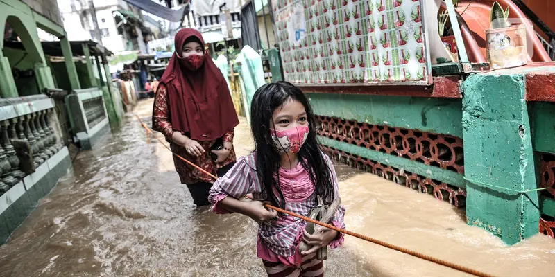 FOTO: Banjir 2,5 Meter Rendam Permukiman Kebon Pala