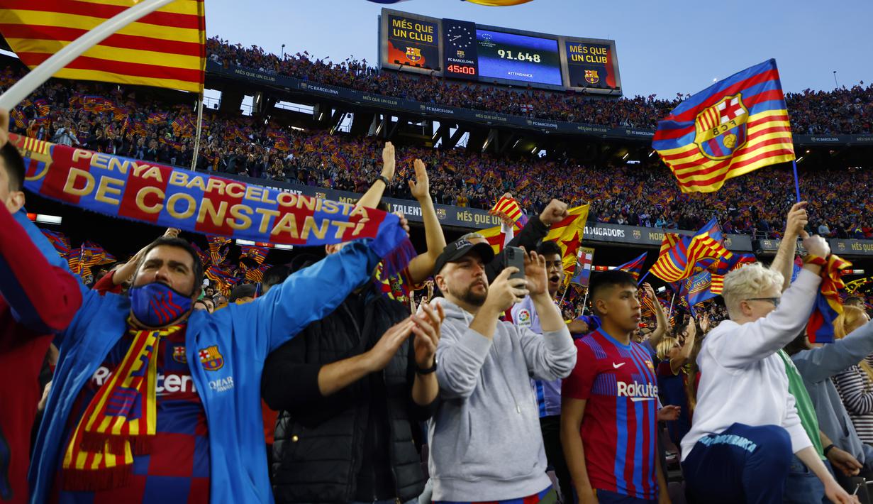 <p>Sebelumnya tim Barca pria baru saja dijajah oleh suporter lawan di Camp Nou. Lebih dari 30 ribu fans Eintracht Frankfurt membanjiri markas Blaugrana. (AP/Joan Monfort)</p>