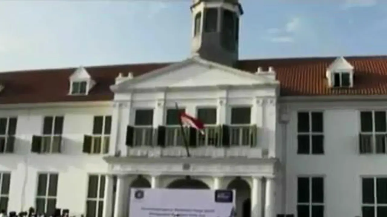 Turis Mabuk Ngoceh di Atap hingga Kota Tua Direvitalisasi