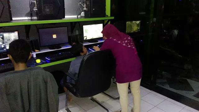 6 Aksi Emak-Emak Bertingkah Bak Pro Player Game Ini Kocak