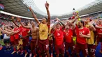 Para pemain Swiss merayakan kemenangan pada akhir pertandingan babak 16 besar Euro 2024 melawan Italia di Olympiastadion Berlin pada 29 Juni 2024. (Axel Heimken/AFP)