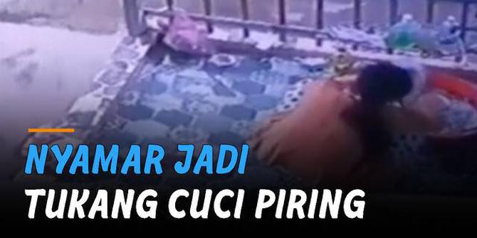 VIDEO: Nyamar Jadi Tukang Cuci Piring, Ibu-Ibu Lolos dari Kejaran Satpol PP