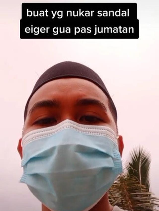 korban tukar sandal jumatan