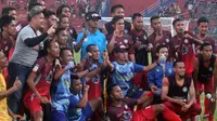 Martapura FC merayakan skor 1-1 melawan Persik di Stadion Brawijaya, Kota Kediri, Rabu (26/6/2019). (Bola.com/Gatot Susetyo)