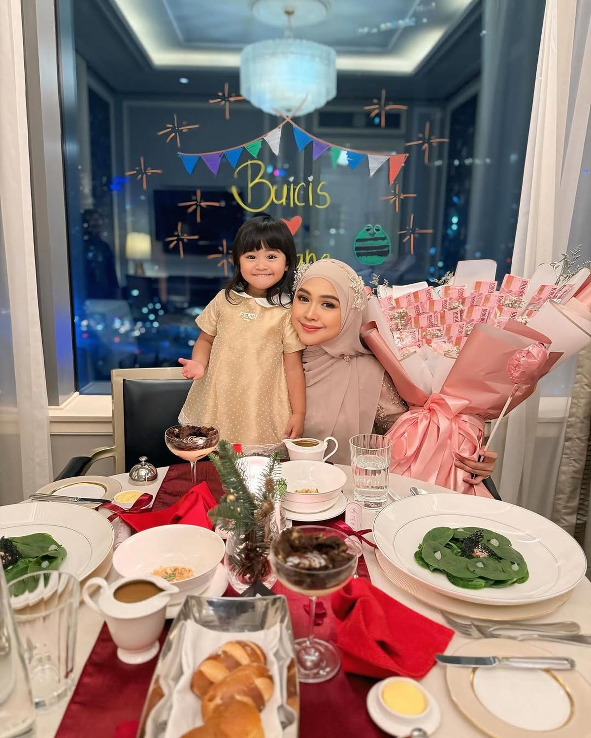 Quality Time Berdua, Ria Ricis Pilih Dinner Romantis Hanya dengan Moana
