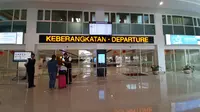 Bandara Adi Soemarmo ditutup karena landasan pacu terkena hujan abu erupsi Gunung Merapi.(Liputan6.com/Fajar Abrori)