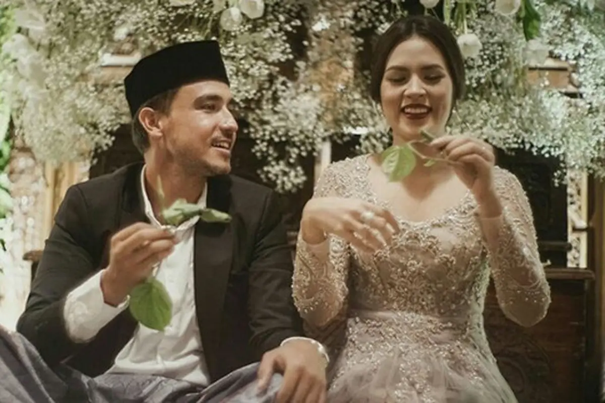 [Bintang] Hamish Daud dan Raisa Andriana