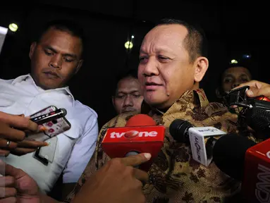 Sekretaris Mahkamah Agung (MA) Nurhadi selesai menjalani pemeriksaan terkait dugaan suap Kasubdit Perdata MA Andri Tristianto Sutrisna di Gedung KPK, Jakarta, Selasa (8/3/2016). Nurhadi diperiksa KPK selama 10 jam. (Liputan6.com/Helmi Afandi)