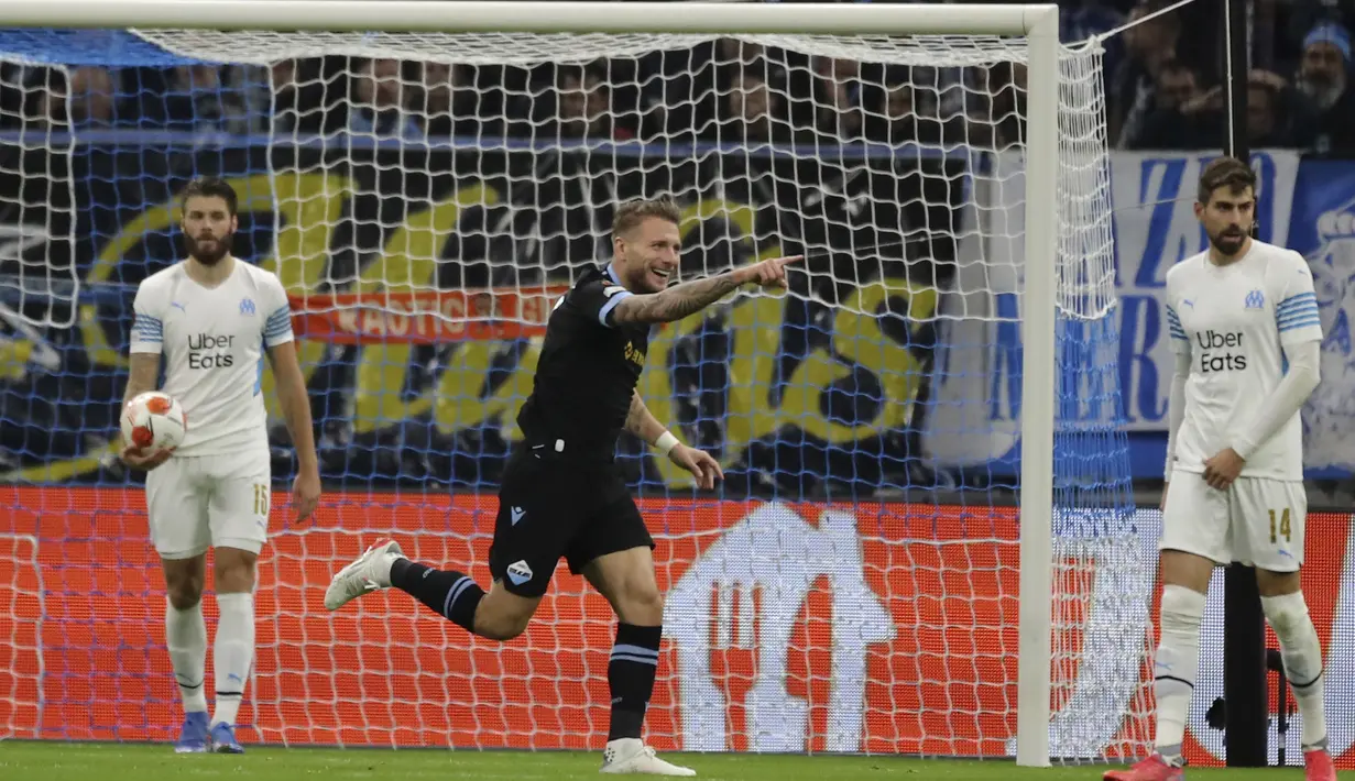 Sementara Lazio menorehkan gol melalui Felipe Anderson dan Ciro Immobile. (AP/Daniel Cole)