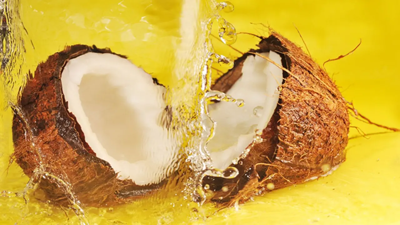 Virgin Coconut Oil, si Trendy yang Sehat
