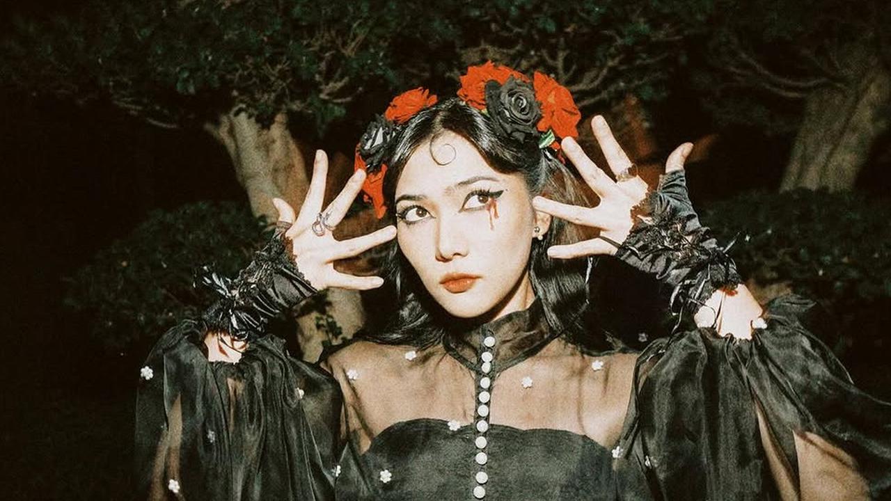 Memukau dan Berkarakter, 5 Potret Isyana Sarasvati dengan Makeup Bold yang Selalu Unik