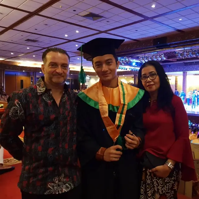 Potret Kedekatan Bryan & Megan Domani dengan Ibu, Akrab dan Bahagia