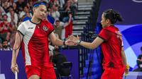 Ganda campuran Indonesia, Rinov Rivaldy/Pitha Haningtyas Mentari, tampil pada pertandingan ketiga fase grup Olimpiade Paris 2024, di Porte de la Chapelle Arena, Paris, Senin (29/7/2024). (PBSI/Badmintonphoto/Mikael Ropars)