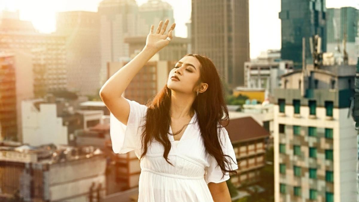 Penyanyi Tano Aura Rekam Lagu Baru Memory Luka, Perjalanan Emosi dari Luka Menuju Harapan