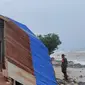 Angin kencang dan abrasi pantai akibat cuaca ekstrem merusak rumah warga di Kabupaten Ende, Nusa Tenggara Timur (NTT). (Liputan6.com/ BPBD Ende)