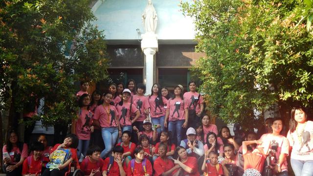 Anak-anak Panti Rawat Betlehem Yayasan Tri Asih piknik bersama.