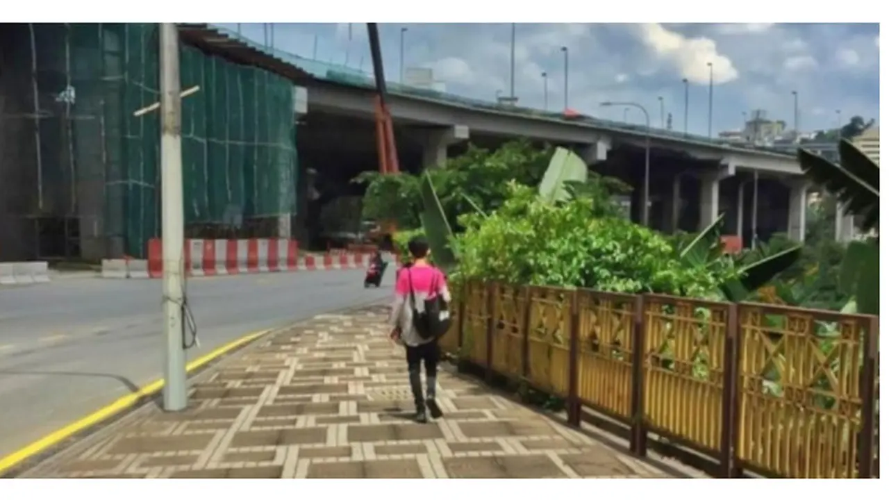 Antar Pesanan Hingga 2 Km Lebih, Kisah Ojol Tanpa Motor Ini Bikin Haru