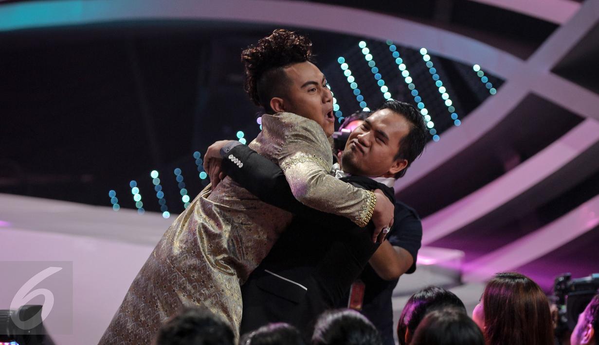 Syaiful Jamil dan Nassar di acara Indonesia Dangdut Awards (IDA) 2015, Jakarta, Rabu (28/10/2015). Perhelatan IDA 2015 menggambarkan dangdut telah menjadi bagian tidak terpisahkan dari masyarakat Indonesia. (Liputan6.com/Faizal Fanani)