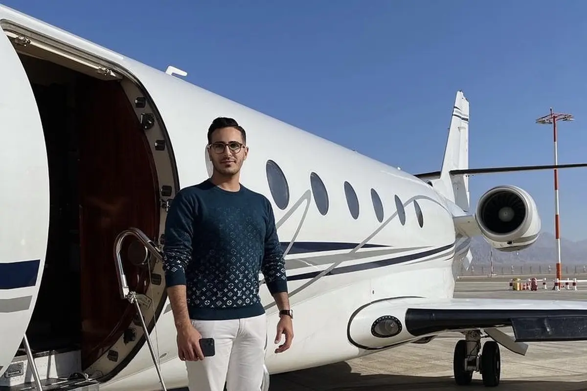 Simon Leviev, tokoh dalam serial Netflix "The Tinder Swindler" yang menipu wanita dan meraup keuntungan hingga ratusan ribu dolar. (Instagram: @simon_leviev_official)