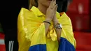 Kesedihan suporter timnas Kolombia setelah tim kesayangan mereka takluk dari Inggris pada pertandingan 16 besar Piala Dunia 2018 di Stadion Spartak, Rusia, Selasa (3/7). Kolombia menyerah 3-4 dari Inggris melalui drama adu penalti. (AP/Alastair Grant)