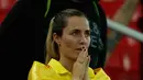 Kesedihan suporter timnas Kolombia setelah tim kesayangan mereka takluk dari Inggris pada pertandingan 16 besar Piala Dunia 2018 di Stadion Spartak, Rusia, Selasa (3/7). Kolombia menyerah 3-4 dari Inggris melalui drama adu penalti. (AP/Alastair Grant)