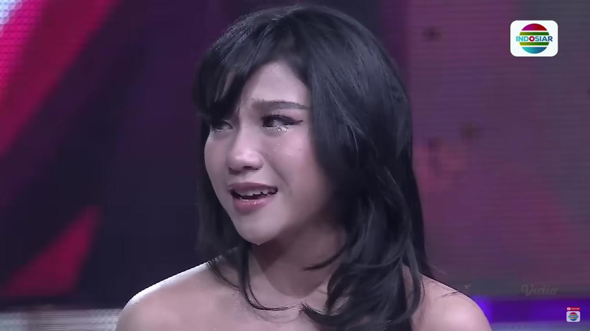 Dinda D'Academy 7 Tak Kuasa Menahan Tangis, Ungkap Ingin Renovasi Rumah karena Sering Banjir