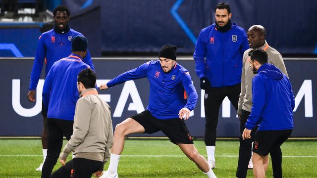 Jelang Hadapi PSG, Para Pemain Istanbul Basaksehir Jajal Rumput Stadion