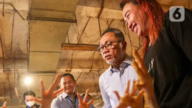 FOTO: Jelang Idul Adha, Menteri Perdagangan Zulkifli Hasan Pantau Harga Bahan Pokok di Pasar Cibubur