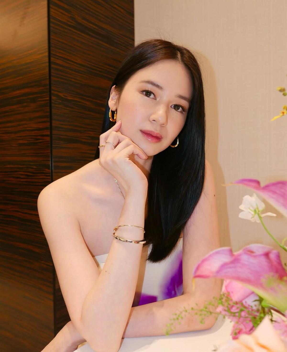 Laura Basuki Makin Bersinar dalam Potret Terbaru, Wajahnya Bening dan Elegan