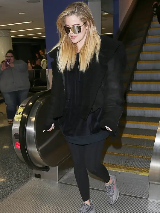 Khloe Kardashian sendiri dikabarkan mengandung anak pertama dari bulan September 2017. (Khloe Kardashian - SHAM-BACKGRID - People)