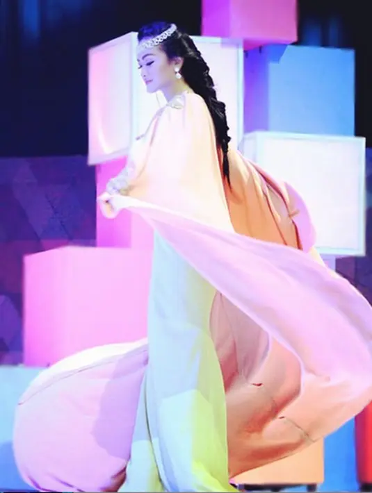 Penampilan cantik nan anggun Julia Perez di salah satu stasiun televisi swasta. (Photo : Instagram)