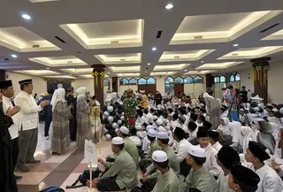 Emtek Group bersama Yayasan Pundi Amal Peduli Kasih dan Yapena menggelar acara buka bersama 1.000 anak yatim piatu, disabiitas, dan dhuafa. (Liputan6.com/Lizsa Egeham)