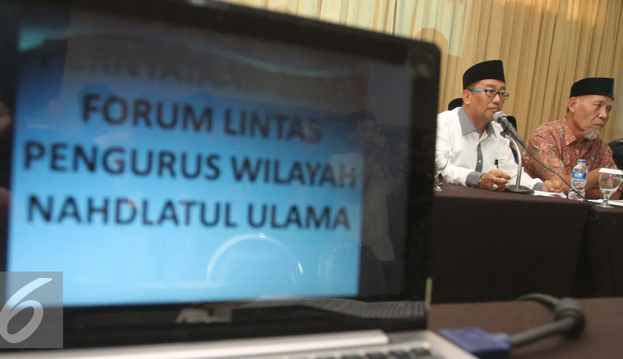 Para ulama pengurus PWNU yang mewakili 29 PCNU se-Indonesia memberikan keterangan pers di Jakarta, Jumat (14/8/2015). PWNU menyatakan tidak mengakui kepengurusan PBNU hasil Muktamar ke 33 dan akan mengambil langkah hukum. (Liputan6.com/Herman Zakharia)