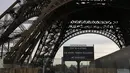 Menara Eiffel di Paris ditutup untuk umum pada hari Rabu karena pemogokan yang dilakukan oleh para staf. (AP Photo/Lewis Joly)