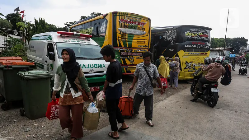 Suasana Arus Balik Lebaran 2023 di Terminal Lebak Bulus