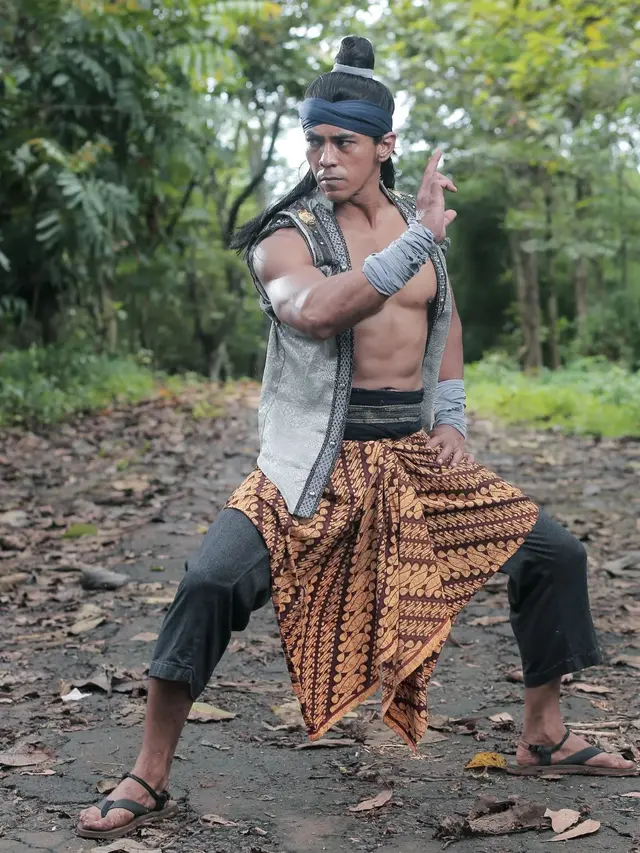 7 Potret Dian Sidik Kembali Main Drama Kolosal dalam Angling Dharma Series