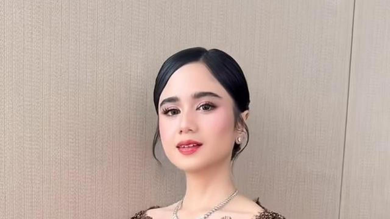 Inspirasi Kebaya ala Tissa Biani di Acara Pernikahan El Rumi dan Syifa Hadju, Cantiknya Mewah